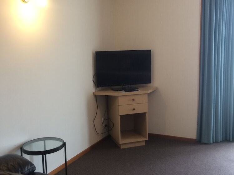 이그제큐티브 룸 킹사이즈 침대, Ambassador Motor Inn