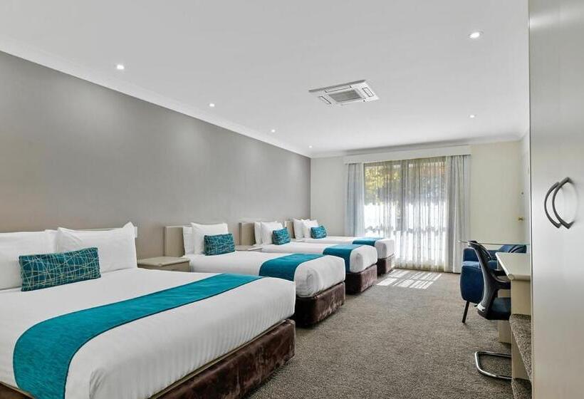 Семейный Номер Deluxe, Central Caleula Motor Lodge