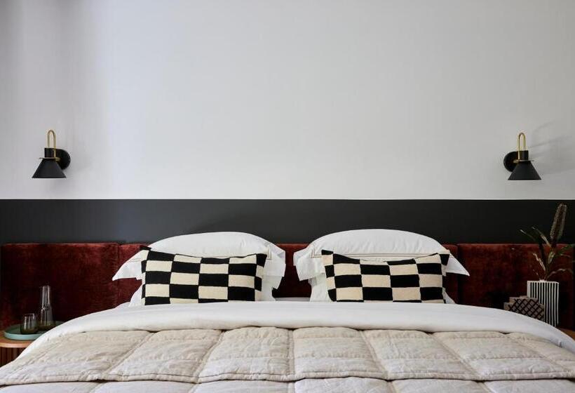 סוויטת ג'וניור, Central Caleula Motor Lodge