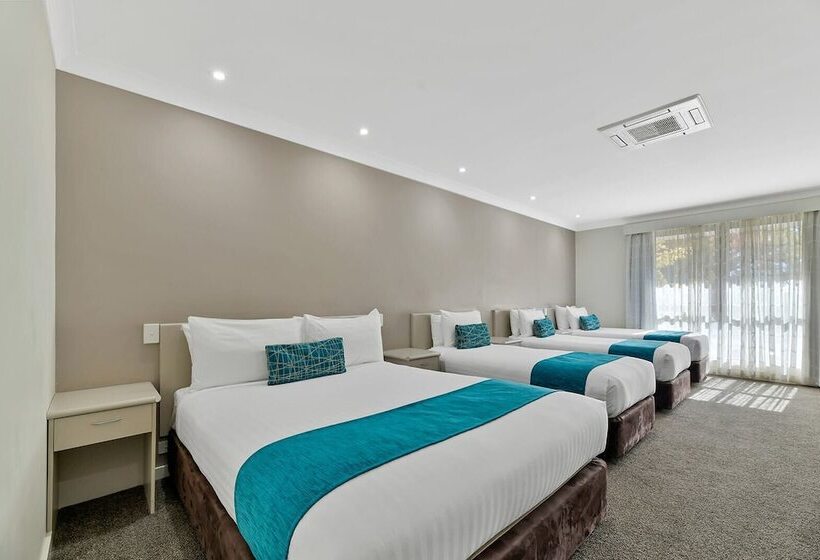 اتاق لوکس خانوادگی, Central Caleula Motor Lodge