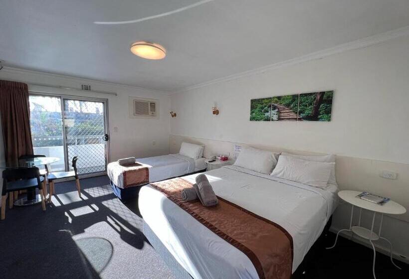 스탠다드 트리플 룸, Econo Lodge Rivervale