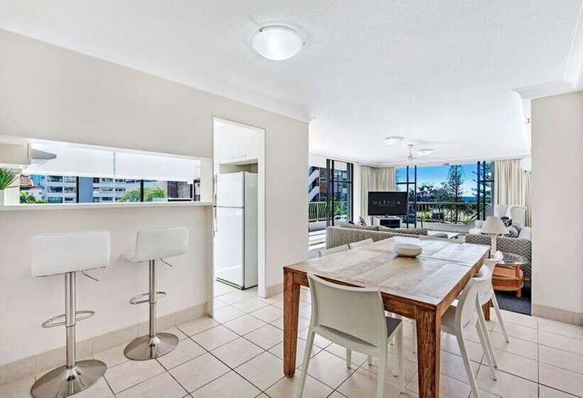 Апартаменты 2 спальни Вид на Бассейн, Ultiqa Beach Haven On Broadbeach