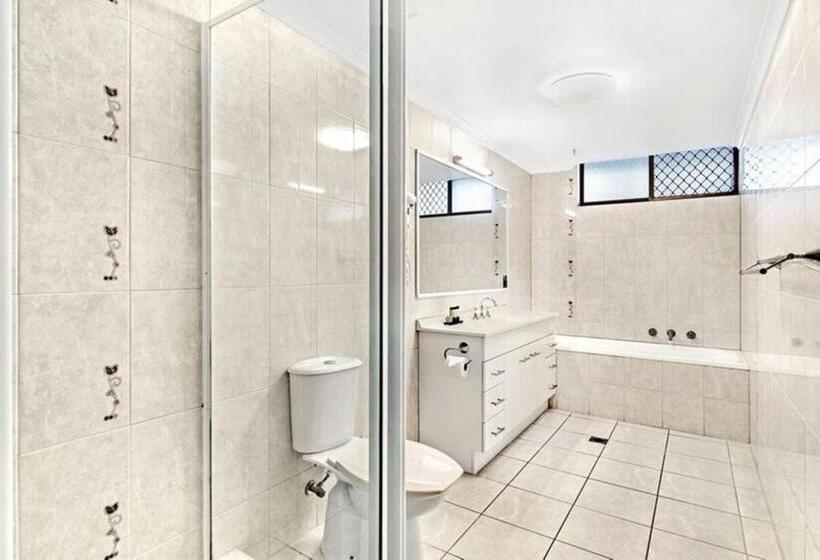 Апартаменты 2 спальни Вид на Бассейн, Ultiqa Beach Haven On Broadbeach