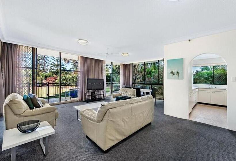 Апартаменты 2 спальни Вид на Бассейн, Ultiqa Beach Haven On Broadbeach