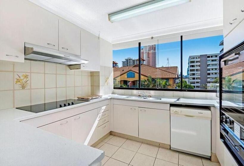 Апартаменты 2 спальни Вид на Бассейн, Ultiqa Beach Haven On Broadbeach