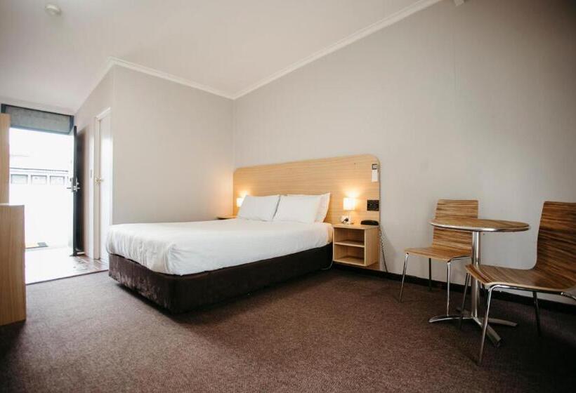 استودیوی استاندارد, Colonial Motel Richmond