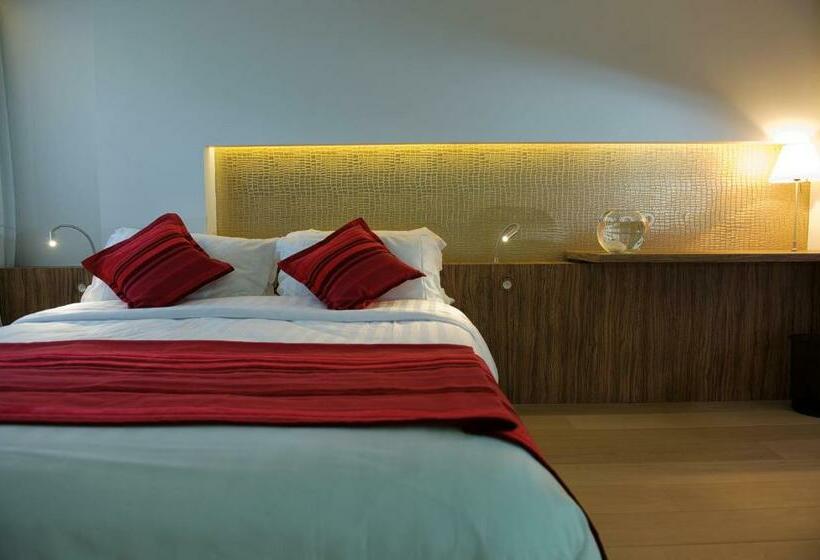 اتاق لوکس, Hassotel