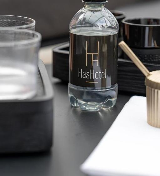 جناح دور أخير, Hassotel