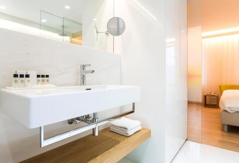 اتاق لوکس, Hassotel