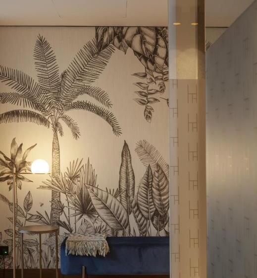 اتاق لوکس با بالکن, Hassotel