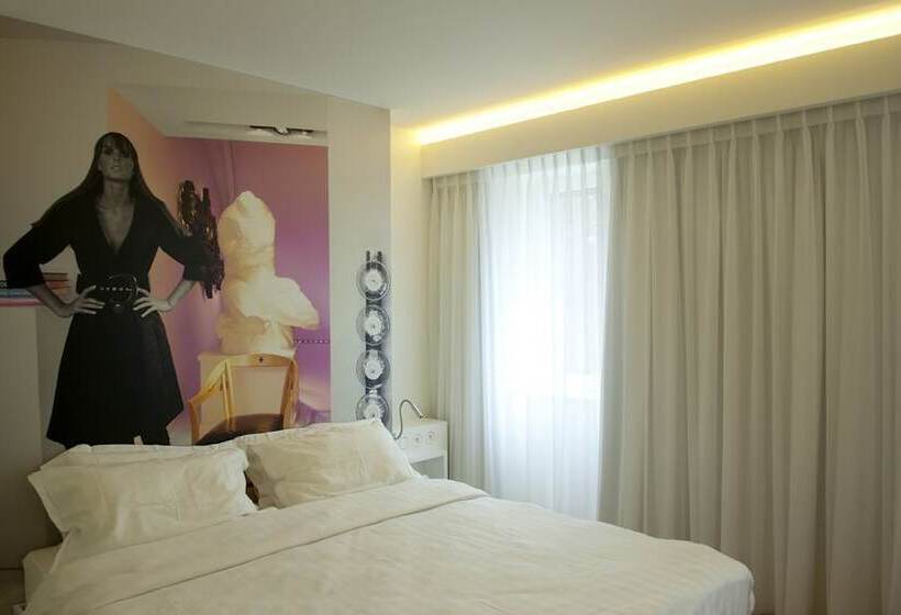 اتاق لوکس, Hassotel