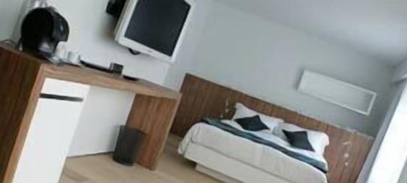 اتاق لوکس, Hassotel
