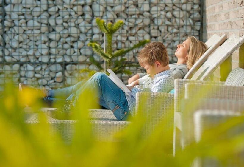 جناح دور أخير, Hassotel