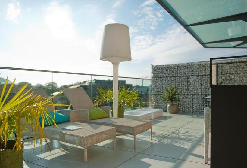 جناح دور أخير, Hassotel