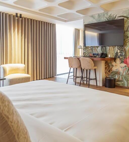 إستوديو قياسى, Hassotel