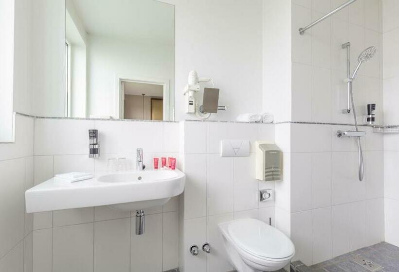 اتاق استاندارد با چشم‌انداز شهر, Leonardo Hotel Antwerp The Plaza