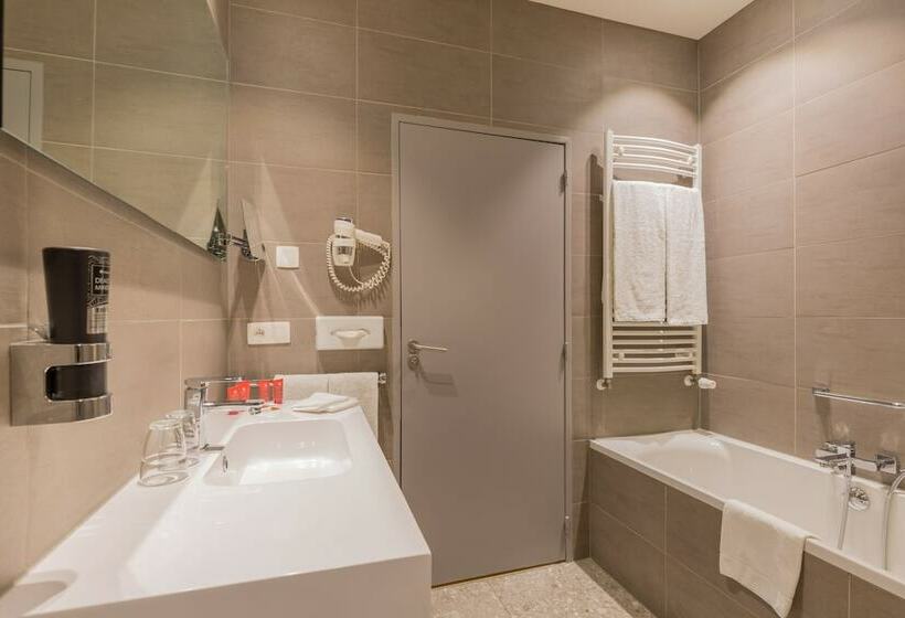 اتاق لوکس, Leonardo Hotel Antwerp The Plaza