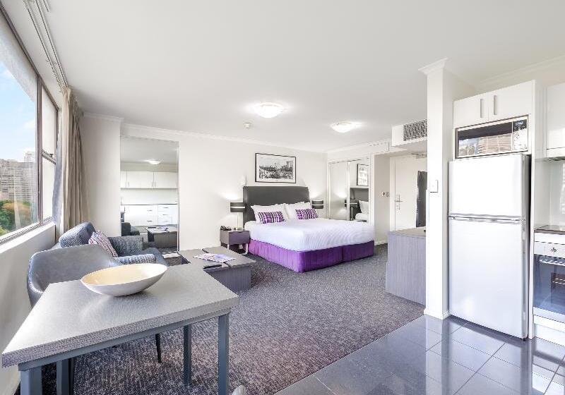 استودیوی استاندارد, Oaks Sydney Hyde Park Suites