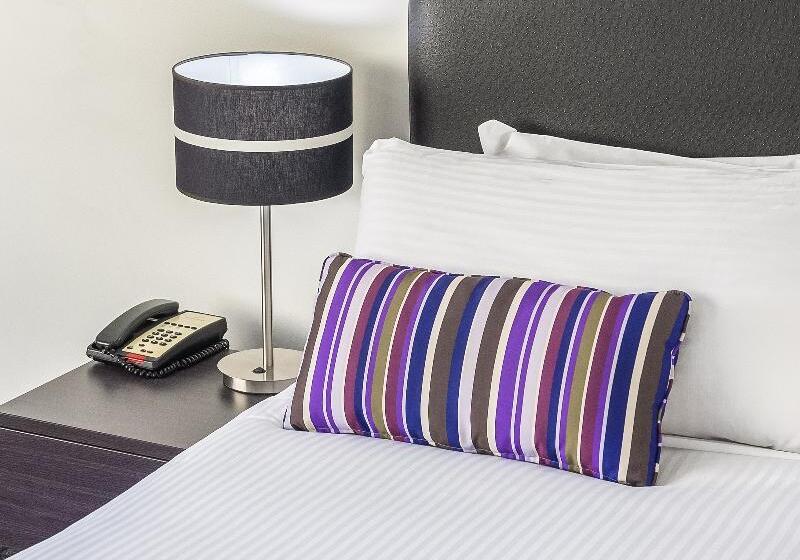 استودیوی استاندارد, Oaks Sydney Hyde Park Suites