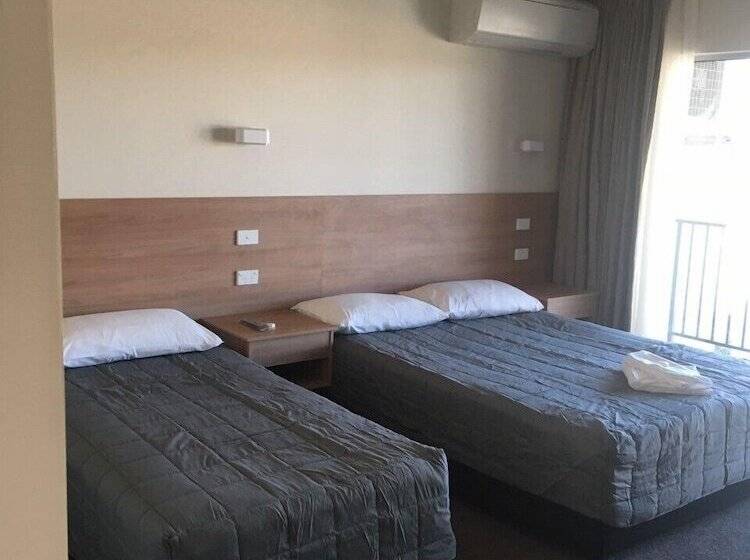 غرفة قياسية, Rainbow Motel