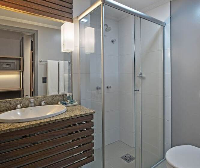 Quarto Estandar Cama Casal, Deville Business Maringa