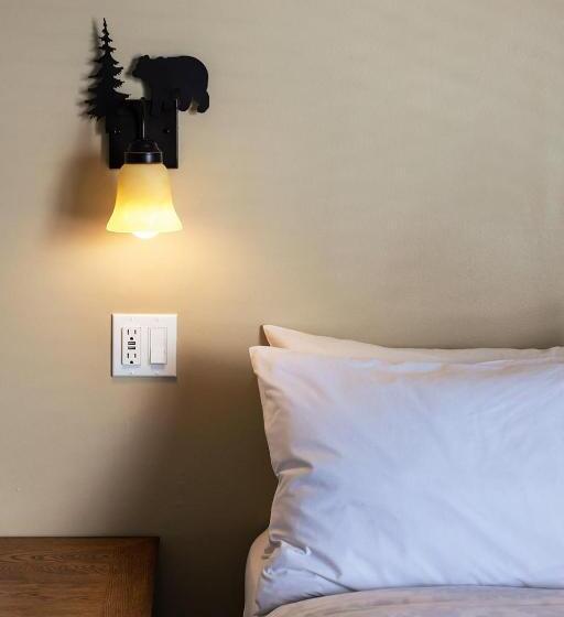 Premium room w/ mountain view, Astoria