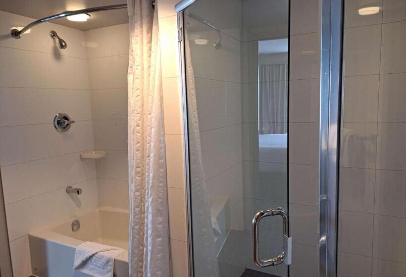 キングサイズベッドのスイートルーム, Best Western Plus Vancouver Airport