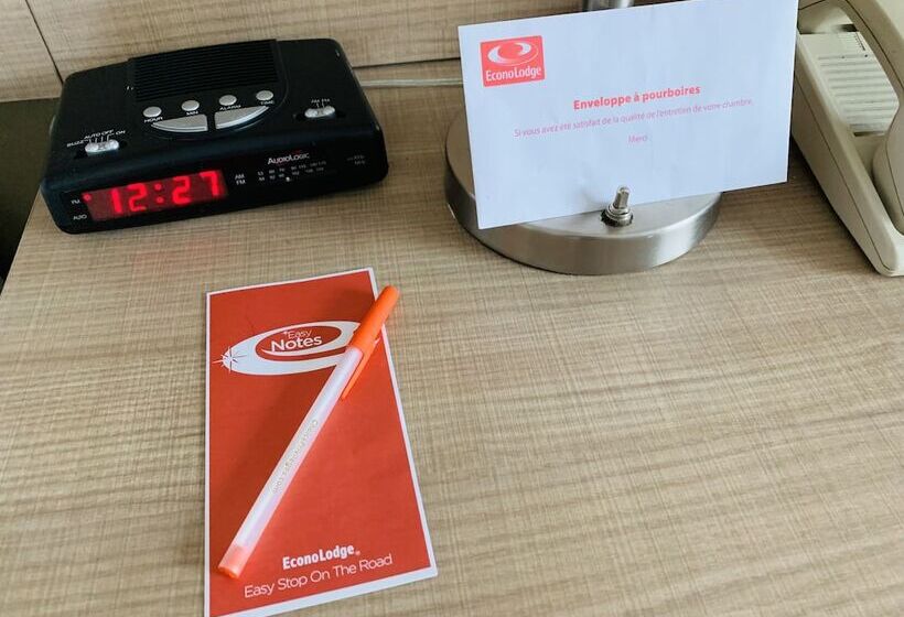 Номер Стандарт 2 Двуспальные Кровати, Econo Lodge Airport Quebec
