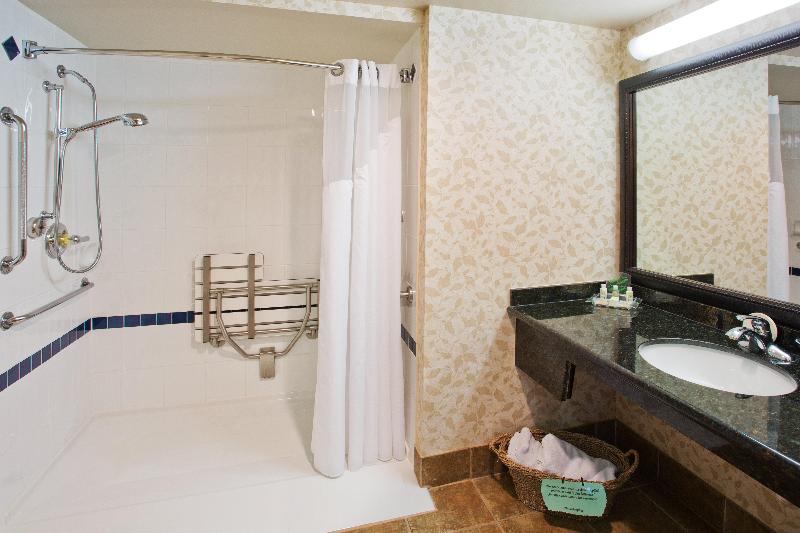 장애인을 위한 스탠다드 룸, Holiday Inn & Suites North Vancouver, An Ihg