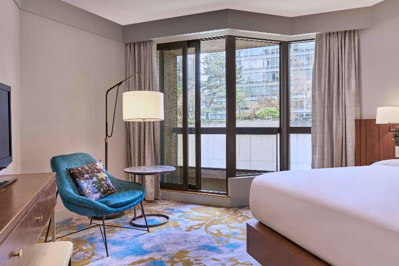 キングサイズベッドのスタンダードルーム, Metropolitan Hotel Vancouver