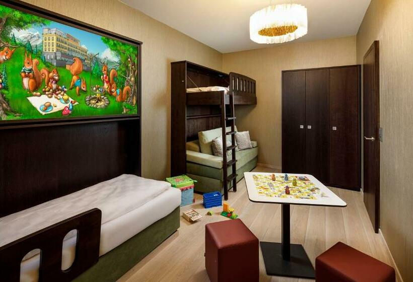 Family Suite, Märchen