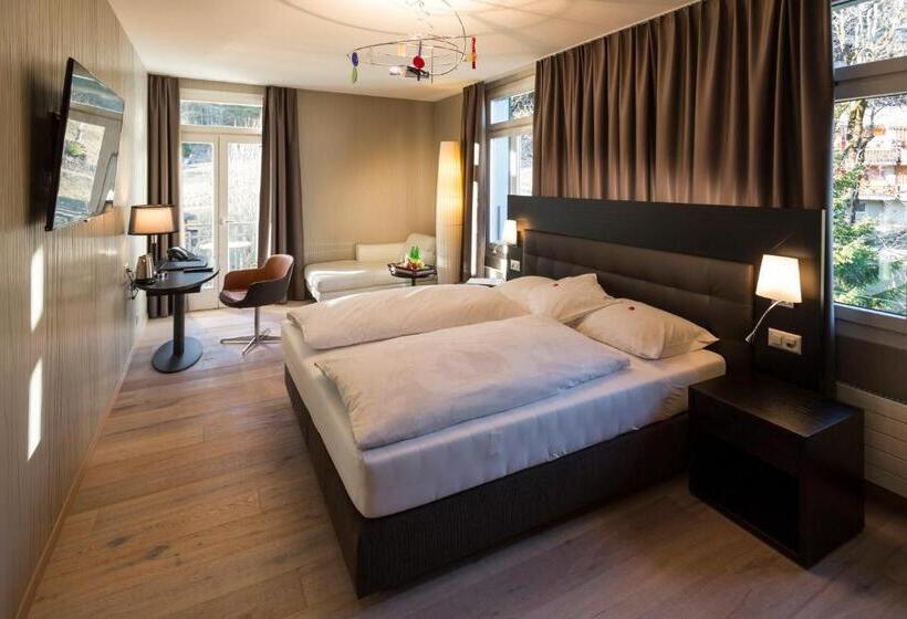 Family Suite, Märchen
