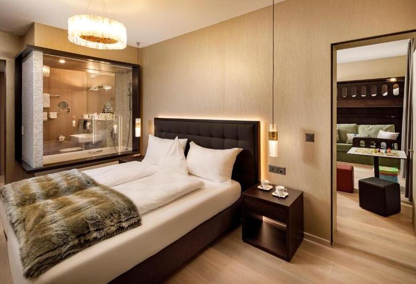 Family Suite, Märchen