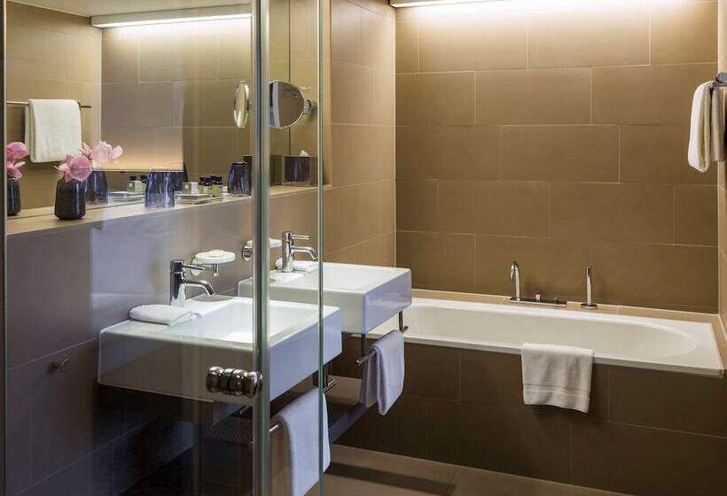 Номер Deluxe, Pullman Basel Europe