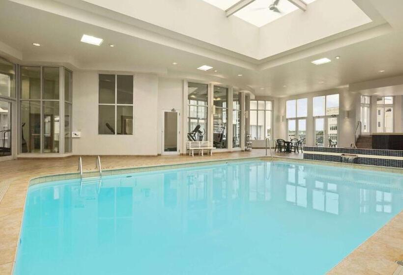חדר סטנדרט נוף לנהר, Travelodge By Wyndham Niagara Falls Fallsview