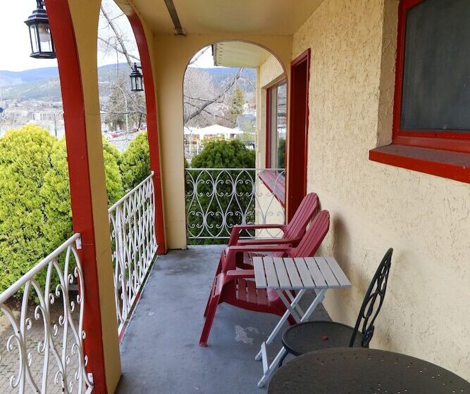 استودیوی استاندارد, Spanish Villa Resort