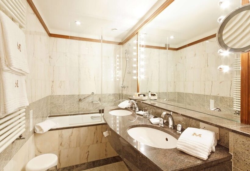 اتاق لوکس, Art Boutique Hotel Monopol