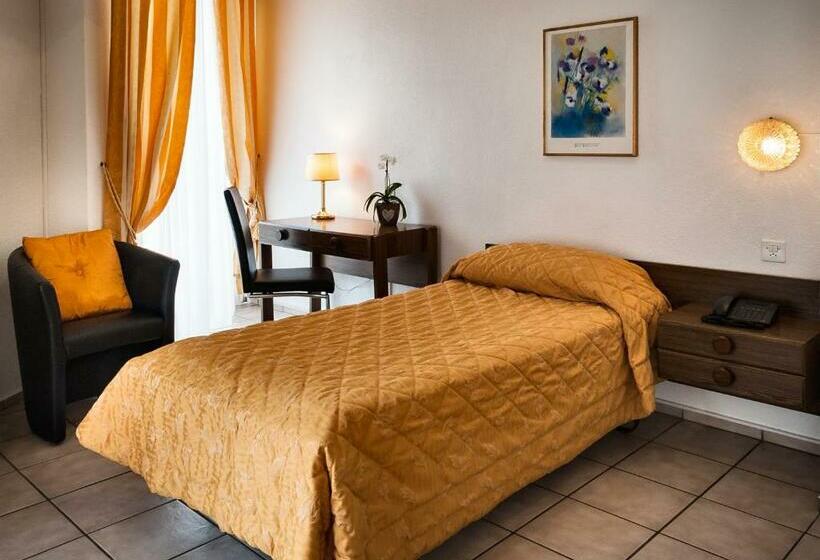 اتاق استاندارد یک نفره, Dell'angelo