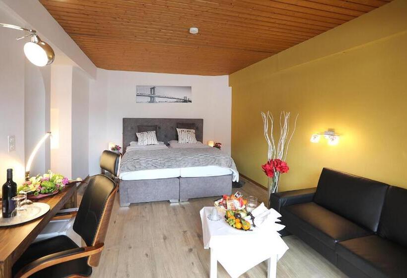 سوئیت پرزیدنت, Derby Davos