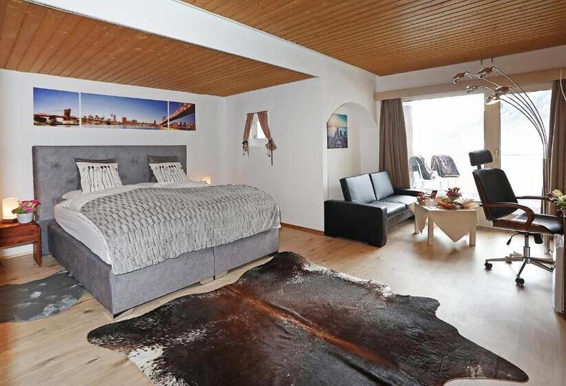 سوئیت پرزیدنت, Derby Davos