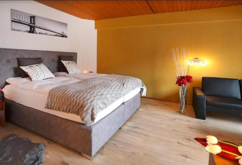 سوئیت پرزیدنت, Derby Davos