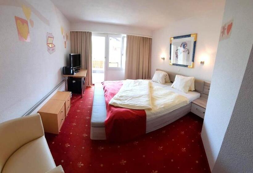 Семейный Номер, Family Hotel & Spa Desirée