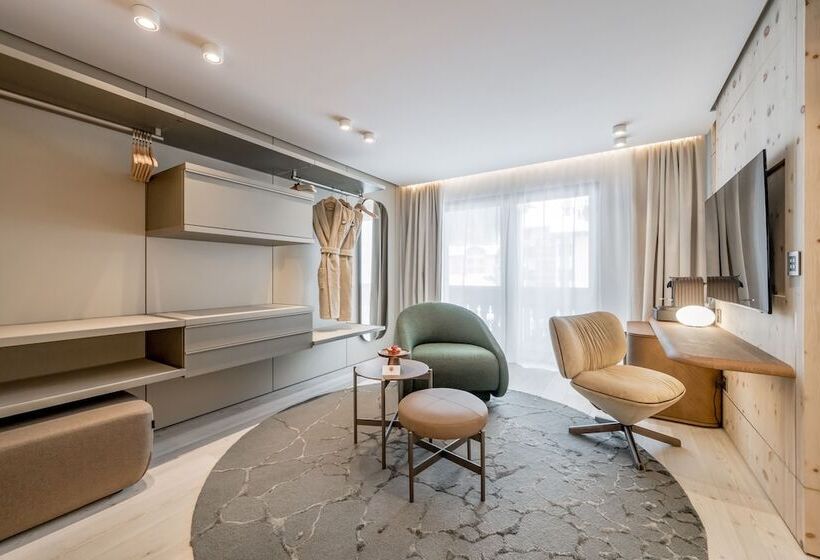 سوییت لوکس, Relais & Châteaux Chasa Montana