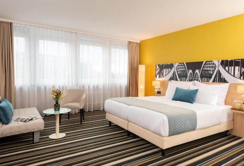 Трехместный Номер Комфорт, Leonardo Hotel Hamburg Elbbrücken