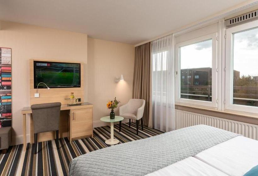 Номер Superior, Leonardo Hotel Hamburg Elbbrücken