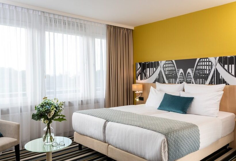 Номер Комфорт, Leonardo Hotel Hamburg Elbbrücken