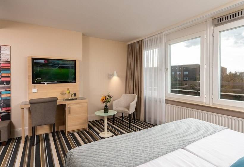 Номер Superior, Leonardo Hotel Hamburg Elbbrücken