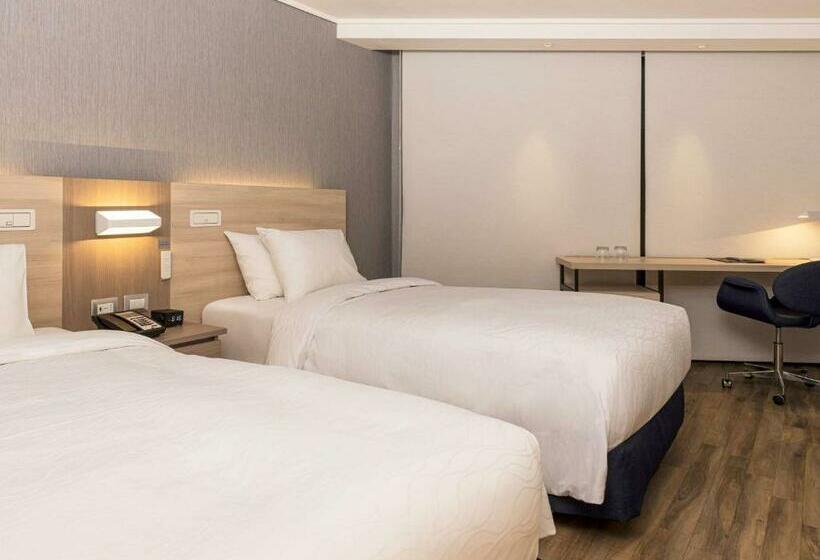 اتاق لوکس با چشم‌انداز شهر, Pullman Vina Del Mar San Martín