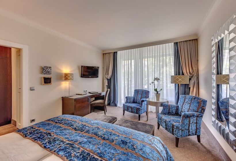 اتاق لوکس با بالکن, Bernstein Hotel Villa Kastania