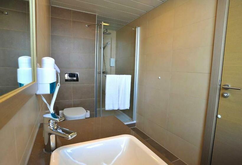 اتاق استاندارد, Golden Tulip Kassel Hotel Reiss